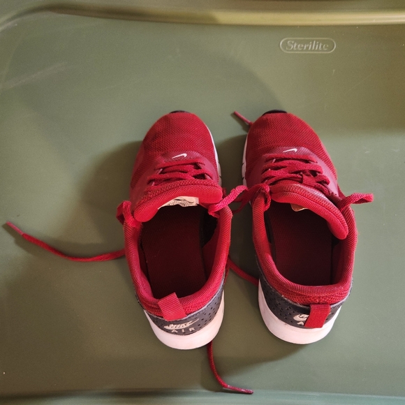 Used Nike Kid Shoes - Picture 3 of 3